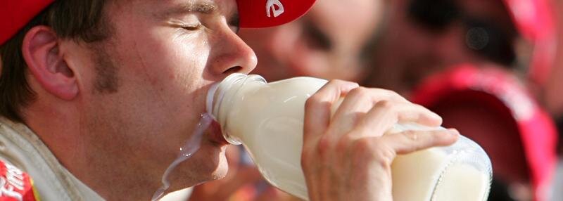 Вредно ли пить молоко?