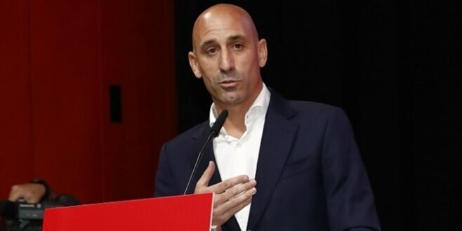 Дисциплинарный комитет ФИФА временно отстранил главу федерации футбола Испании на фоне скандала в финале женского ЧМ