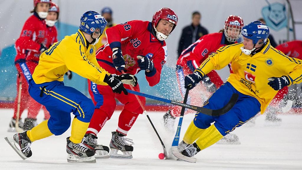 Сборная России стала чемпионом мира по бенди, обыграв Швецию в овертайме