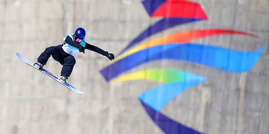 Австрийская сноубордистка Гассер выиграла золотую медаль в биг-эйре на Олимпиаде в Пекине