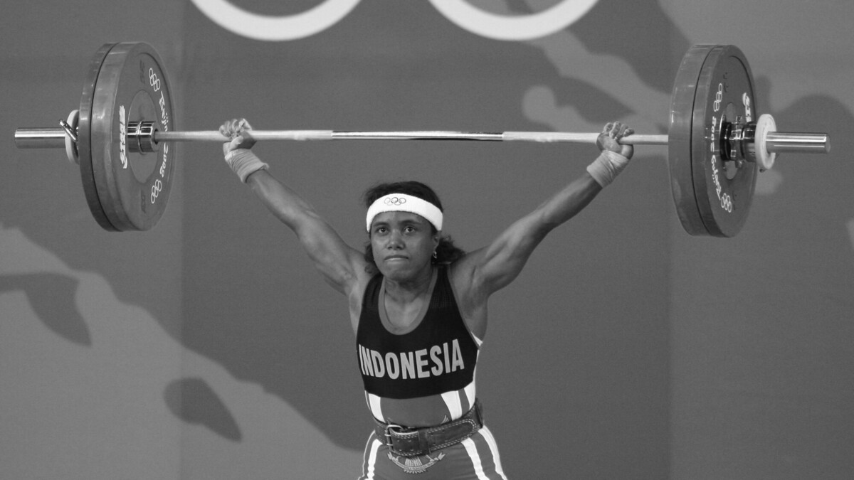 Трехкратный призер Олимпийских игр по тяжелой атлетике из Индонезии умерла в 43 года