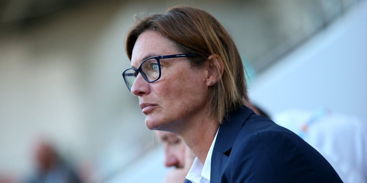Тренер женской сборной Франции покинула пост за 4 месяца до ЧМ после конфликта с игроками