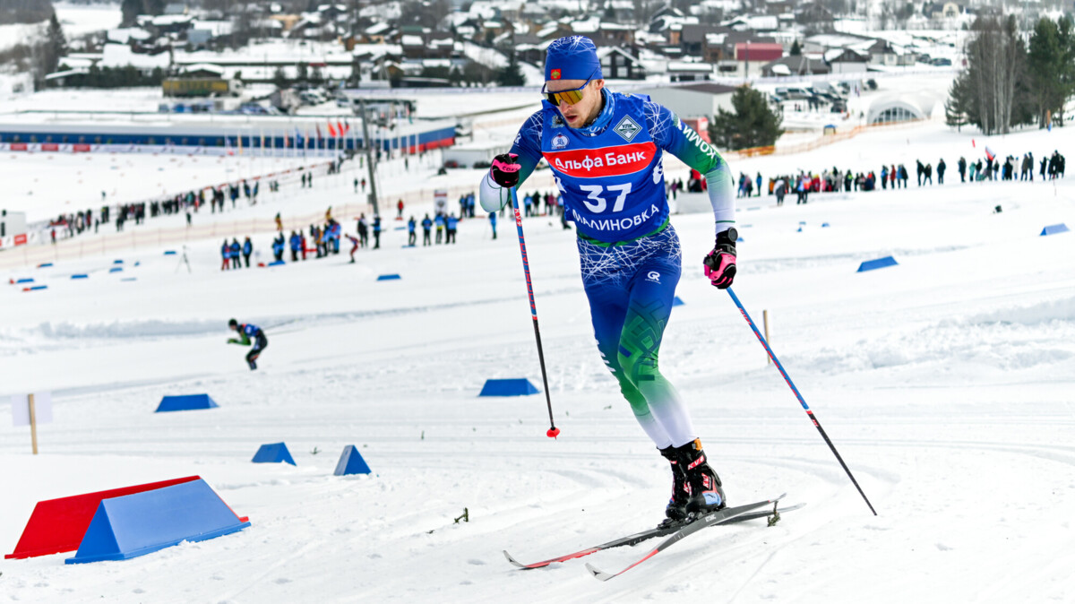 «Есть такое, что других лыжников в России не отмечают» — Вокуев о конкуренции с Большуновым и популярности