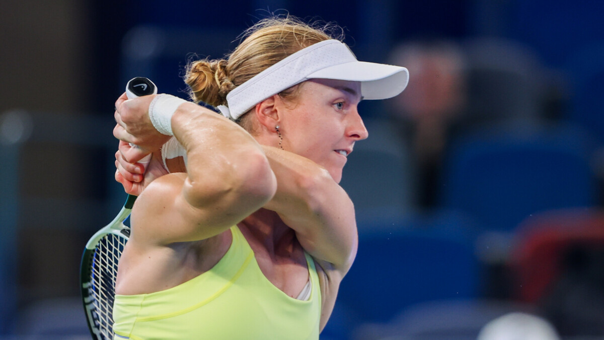 Россиянка Самсонова не смогла выйти в четвертьфинал теннисного турнира в Нинбо