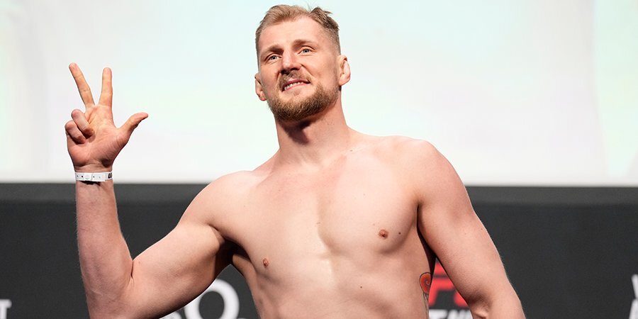 Россиянин Волков проведет бой с Розенстрайком на турнире UFC в Лас-Вегасе