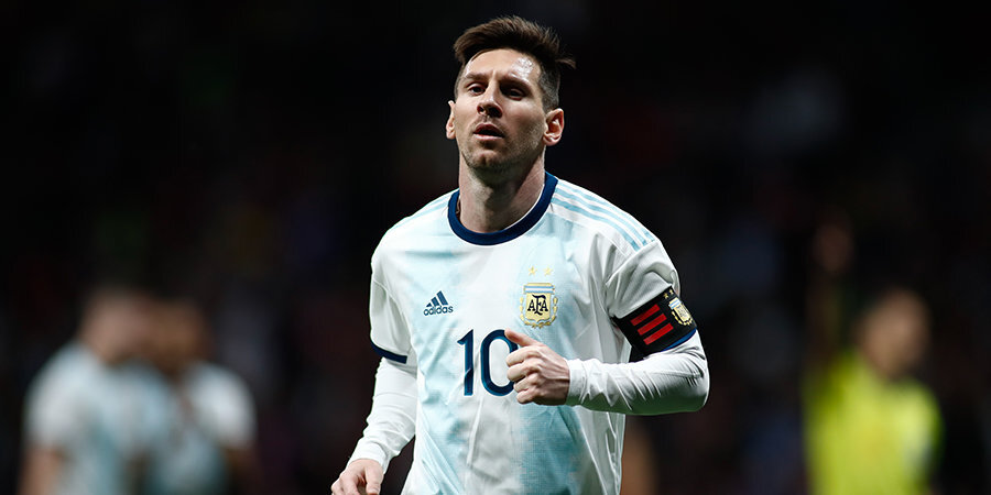 Сборная Аргентины ушла от поражения в матче с Парагваем после гола Месси с пенальти, назначенного при помощи VAR