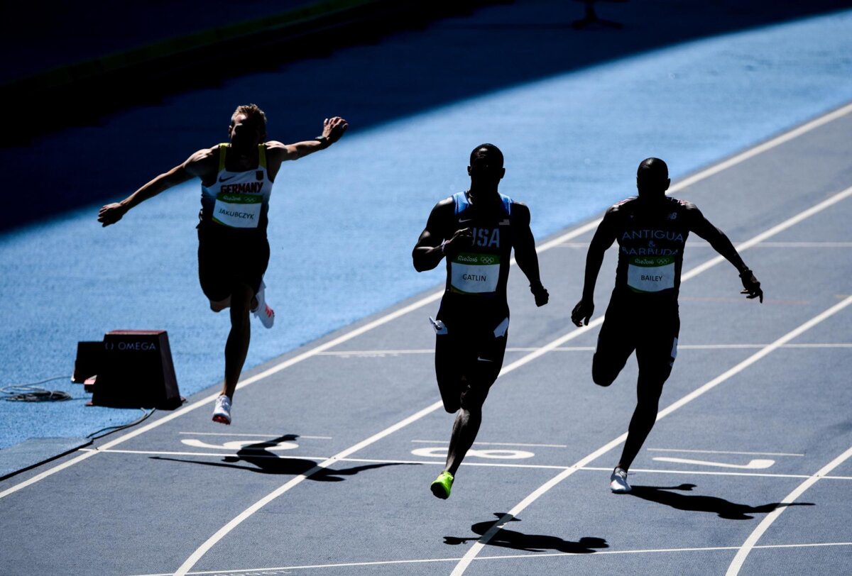 Время бега 100 метров. Олимпийские игры бег. Легкая атлетика мужчины.