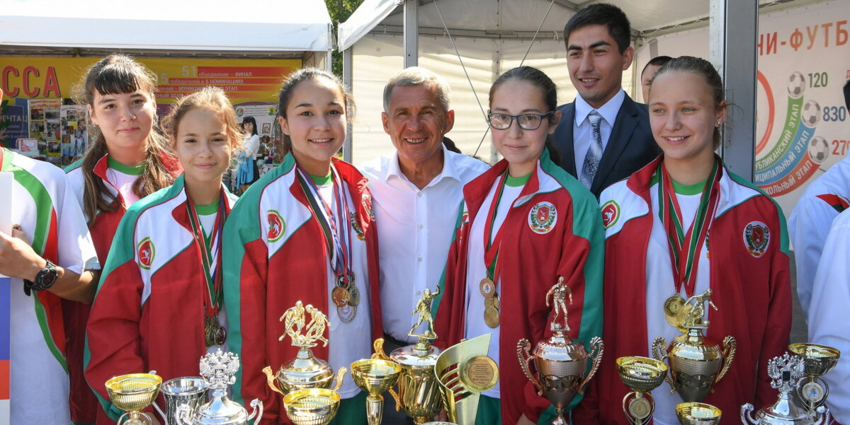На матче открытия ЧМ-2018 мячи будут подавать девушки из Татарстана. Кто они? И почему они?
