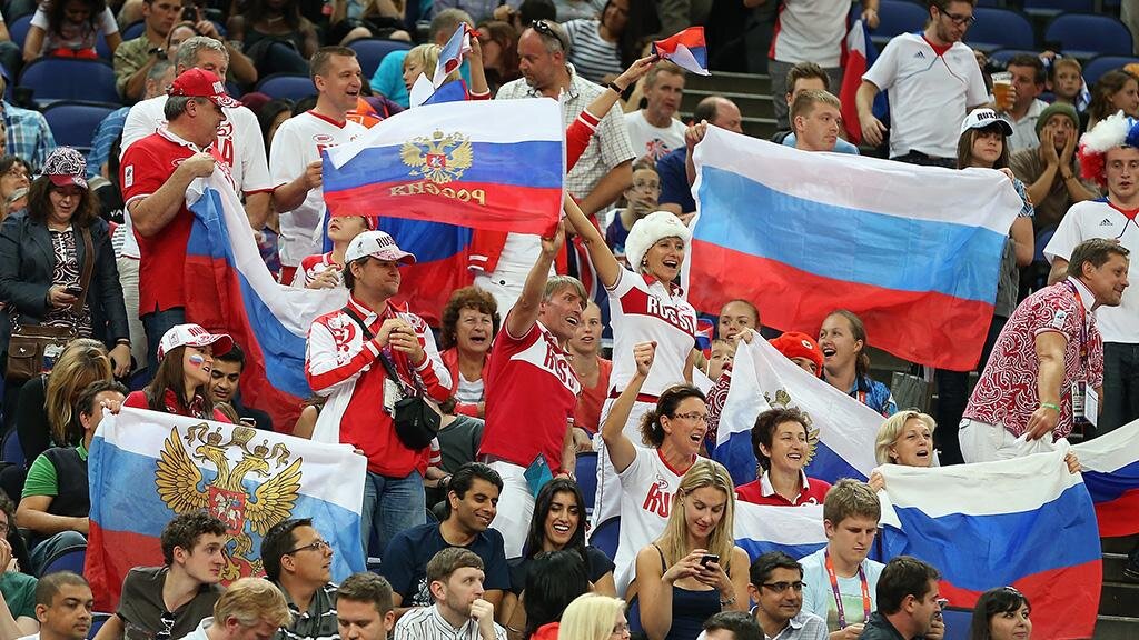 Игроки сборной России встретились с болельщиками из детских домов