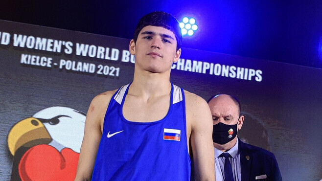 Россиянин Ашалаев взял золото на молодежном ЧЕ по боксу в весе до 75 кг