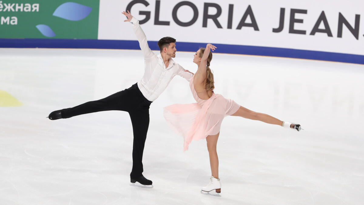 Степанова и Букин завоевали золото чемпионата России в Челябинске в танцах на льду