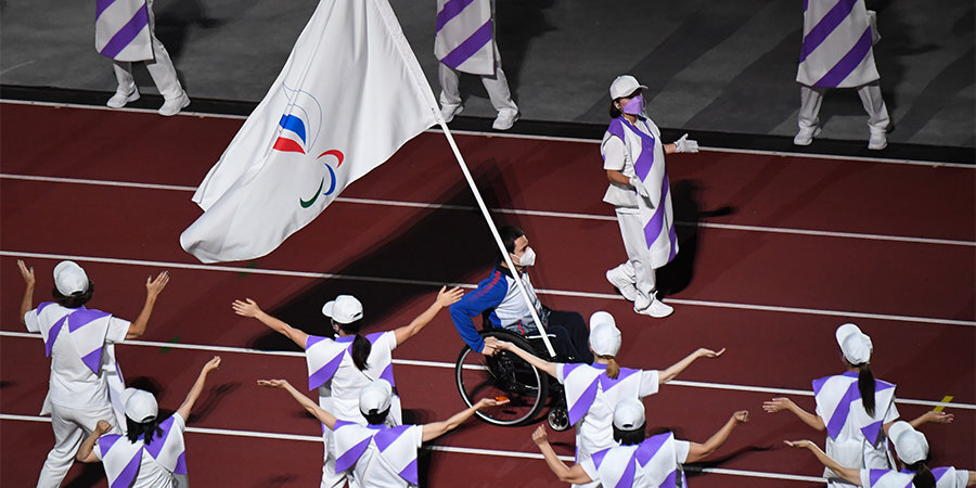 Жданов пронес флаг ПКР на церемонии закрытия Игр в Токио