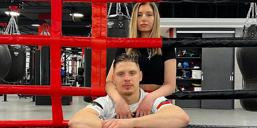 Боксер Войцеховский нокаутировал Гасанова на турнире в Москве и сделал предложение девушке
