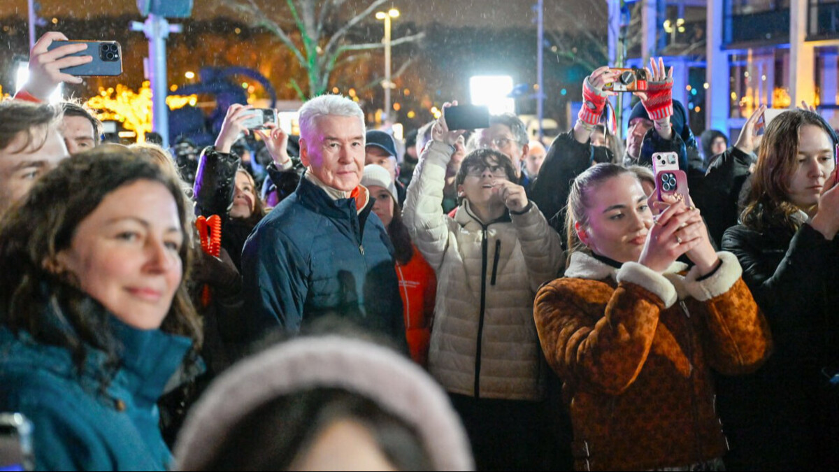 Сергей Собянин открыл уникальный каток в «Лужниках»