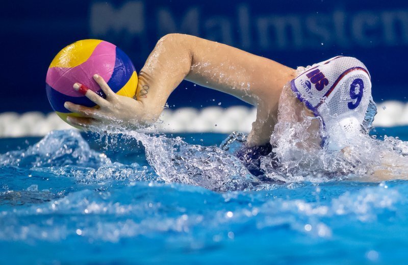 Женская сборная России по водному поло одержала победу над Словакией с разницей в 29 мячей на старте ЧЕ