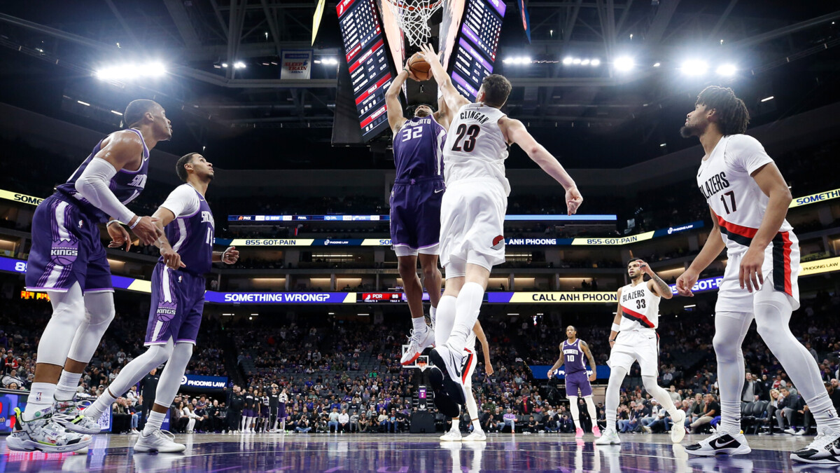 «Хьюстон» в овертайме потерпел поражение от «Сакраменто» в матче НБА