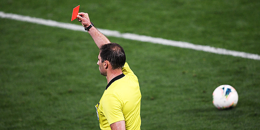 «Нужна какая-то показательная порка» — экс-арбитр ФИФА призвал жестко наказывать за оскорбления судей