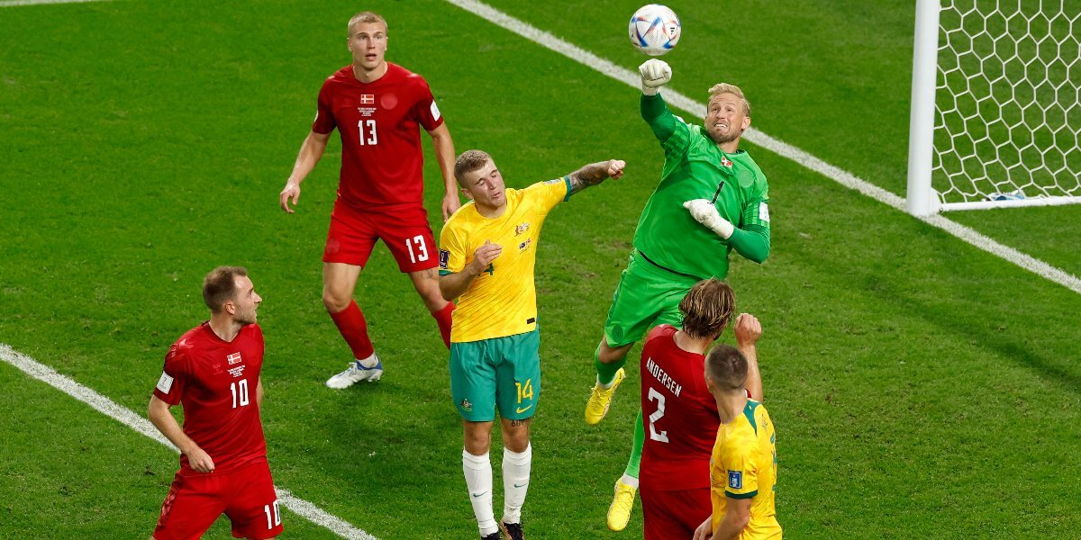 «Сборная Австралии здорово переходила из обороны в атаку в матче с Данией» — Бояринцев