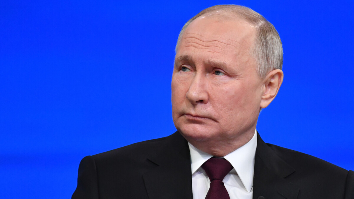 Посещение Путиным товарищеских матчей сборной России будет зависеть от рабочего графика президента, заявил Песков