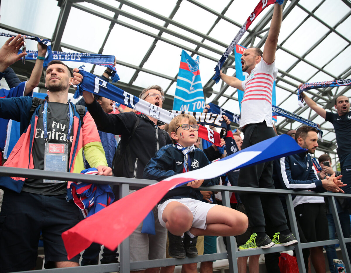 Более 5 тысяч болельщиков поддержат Францию в матче с Данией