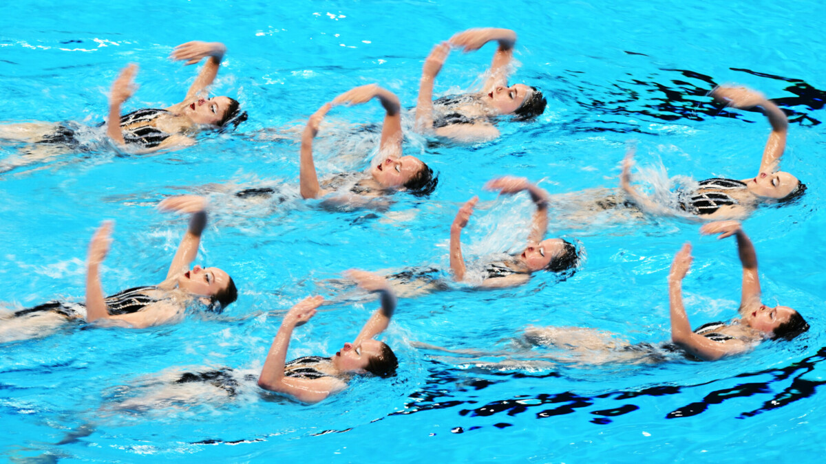 Первая сборная Санкт‑Петербурга выиграла произвольную программу групп на ЧР по синхронному плаванию