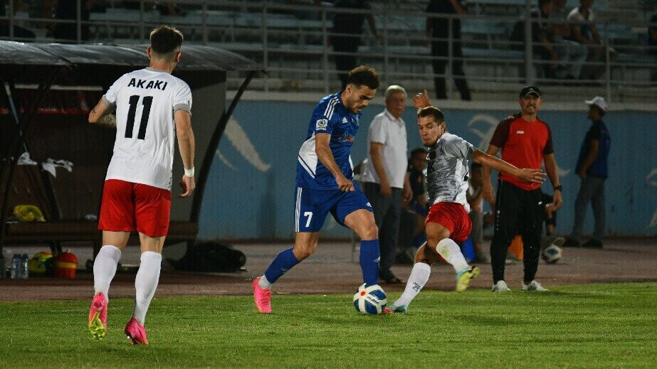 Урунов не смог проявить себя в матче с Таиландом на Кубке Азии, заявил экс‑футболист сборной Узбекистана