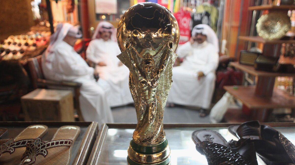 ФИФА обвинили в получении взятки при выборе хозяйки чемпионата мира‍