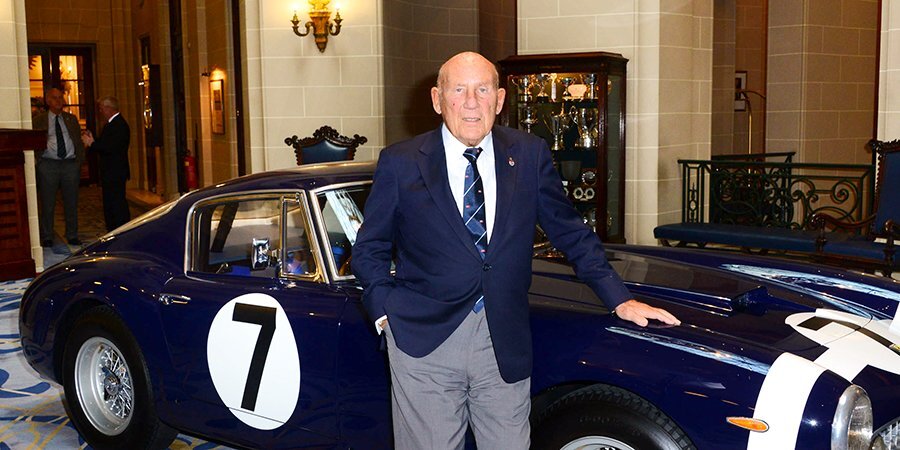 Легендарный британский гонщик Стирлинг Мосс умер в возрасте 90 лет