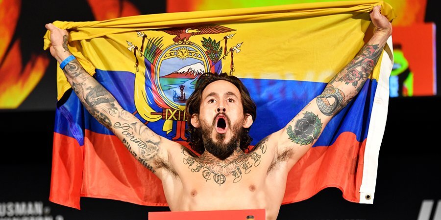 Эквадорский боец UFC заявил, что ему запретили выйти на бой с национальным флагом