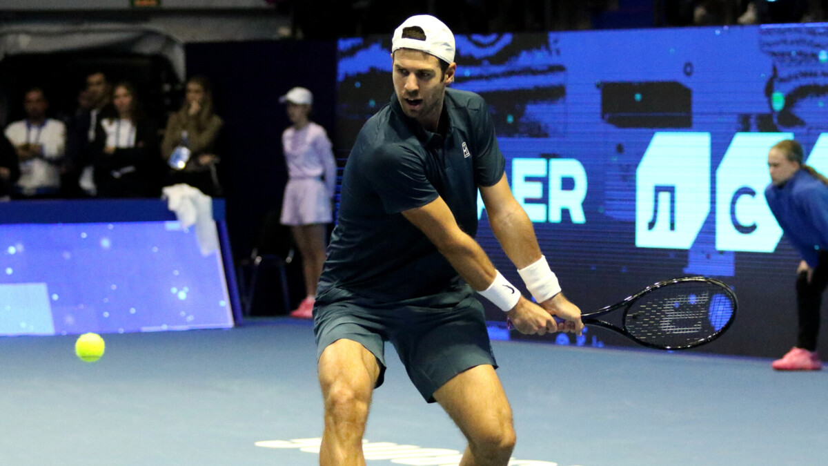 Хачанов обыграл Грикспура в матче теннисного турнира «Трофеи Северной Пальмиры»