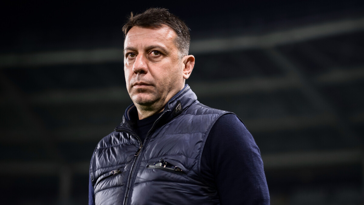 «Лечче» уволил главного тренера, который головой ударил футболиста «Вероны» после матча Серии А