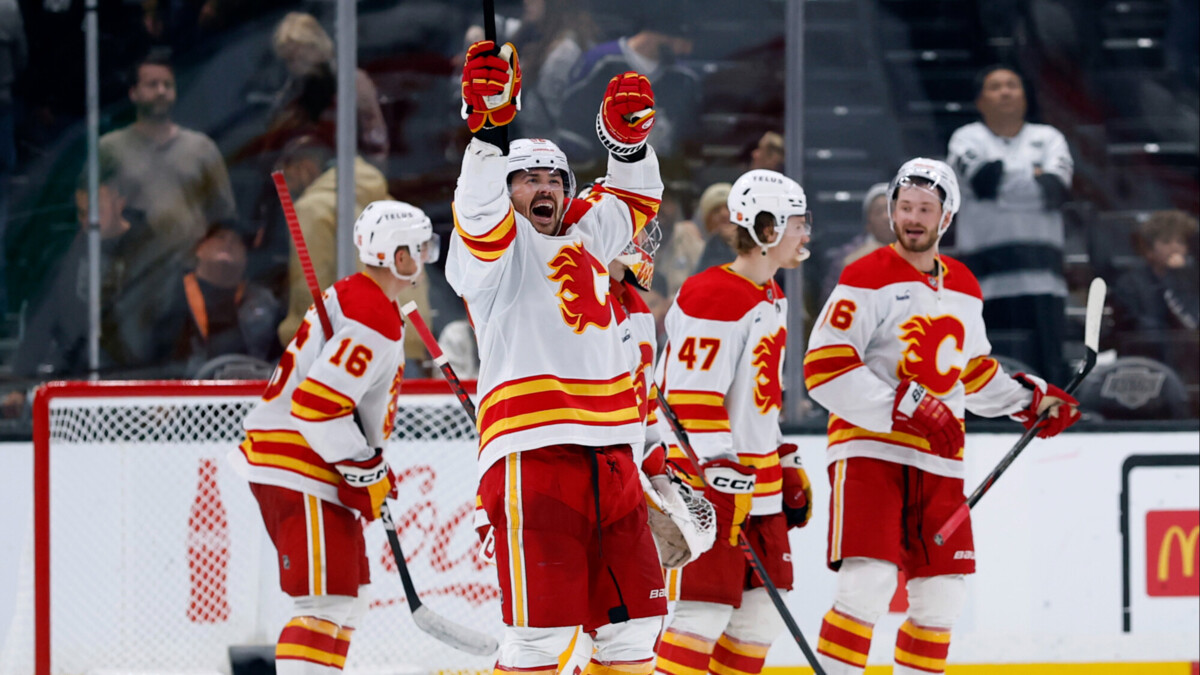 Хоккеисты «Калгари» в овертайме обыграли «Лос‑Анджелес» в матче НХЛ