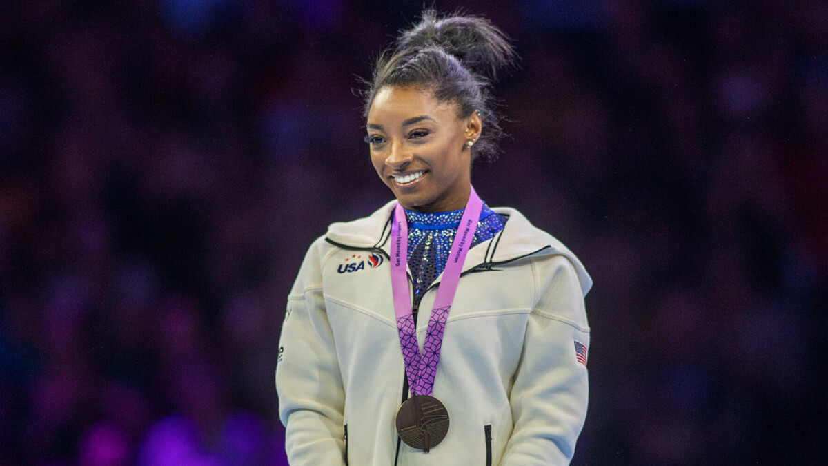 Американка Байлз завоевала серебро в опорном прыжке на чемпионате мира