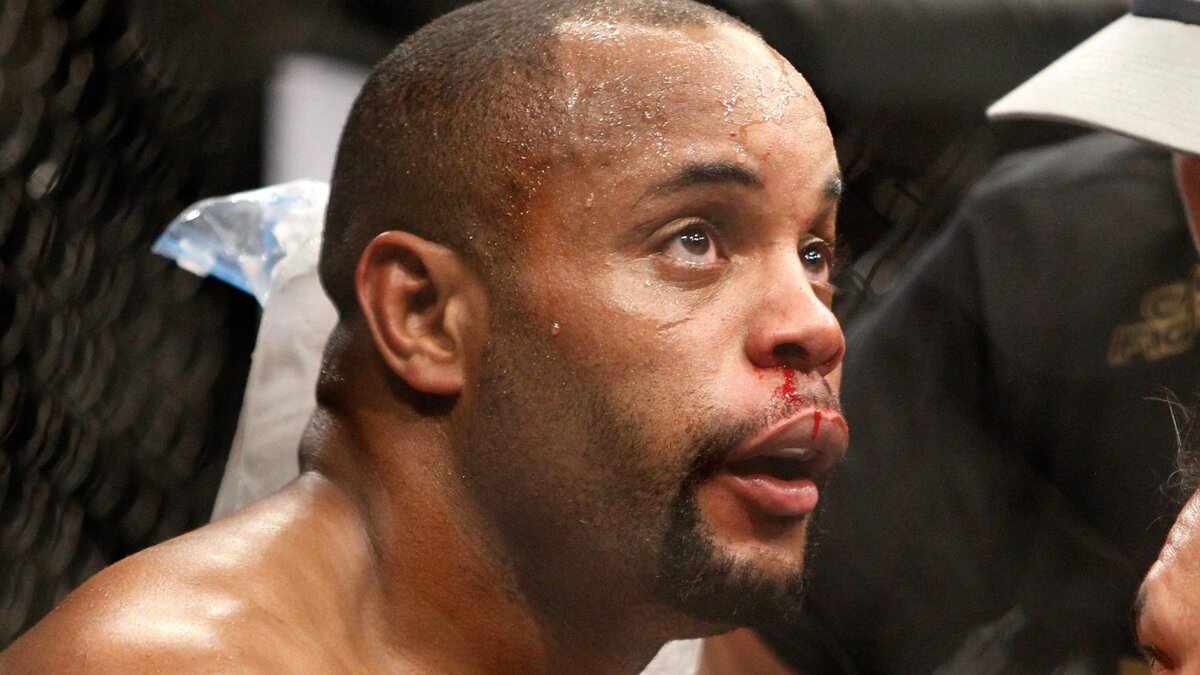 Арестованный за избиение боец UFC стал следующим соперником Кормье