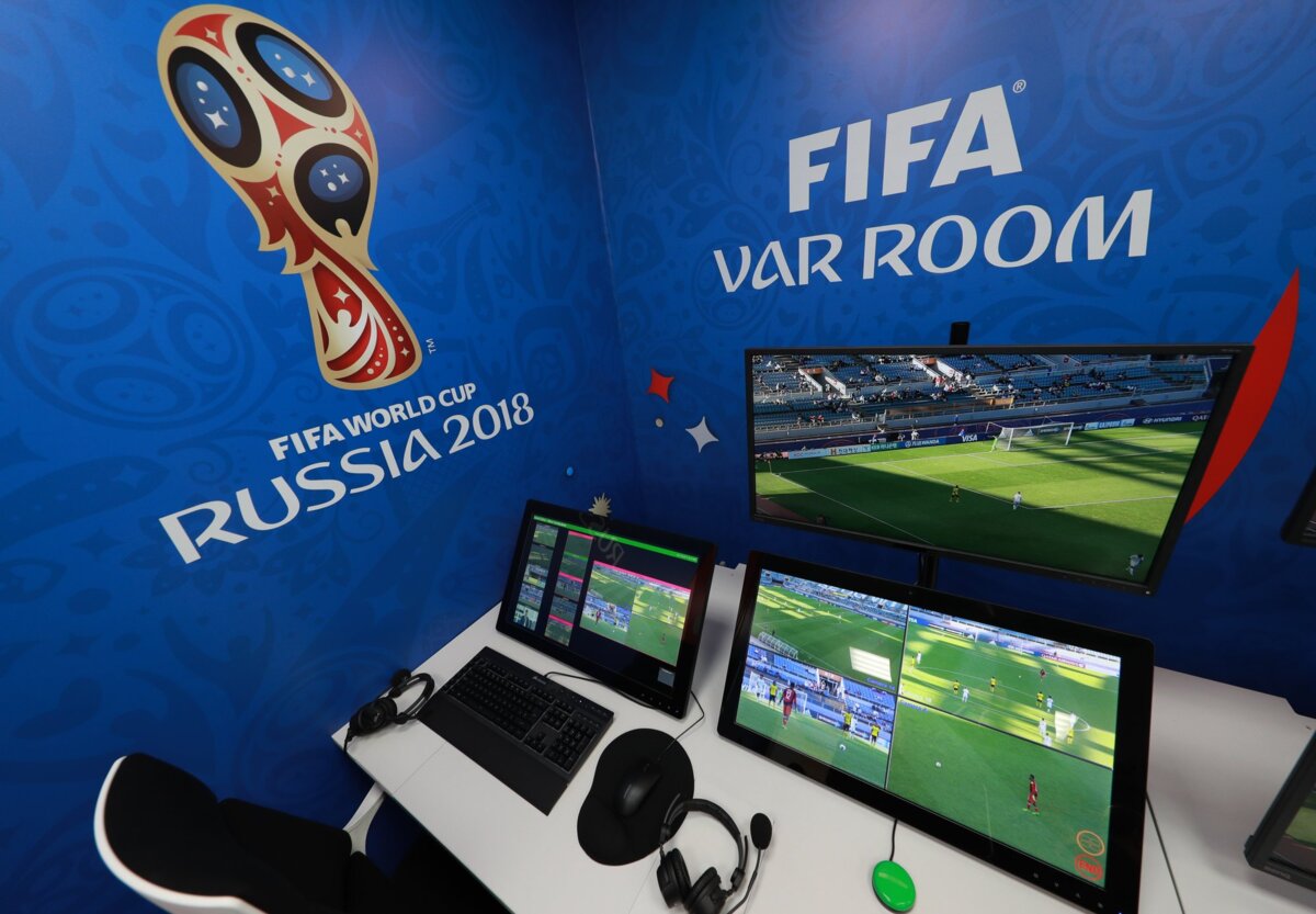 Экс-арбитр ФИФА: «Введение системы VAR в Лиге чемпионов позволит вывести турнир на новый уровень»