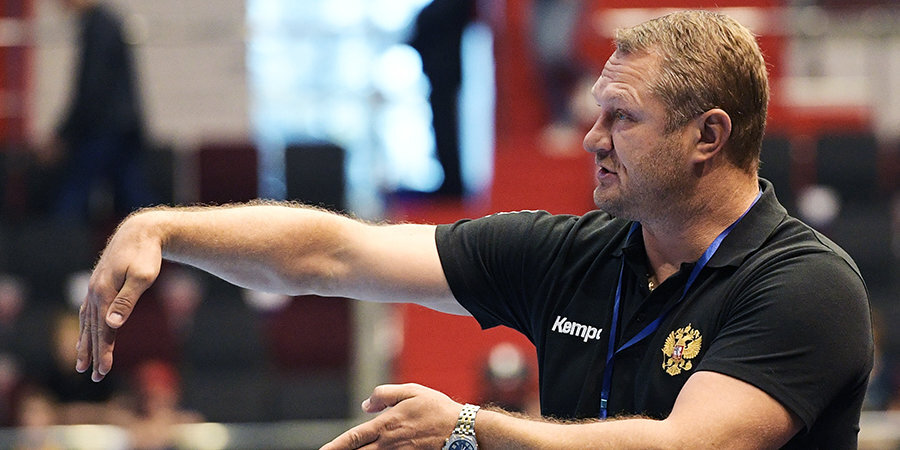 Главный тренер мужской сборной России подал в отставку после трех поражений на ЧЕ