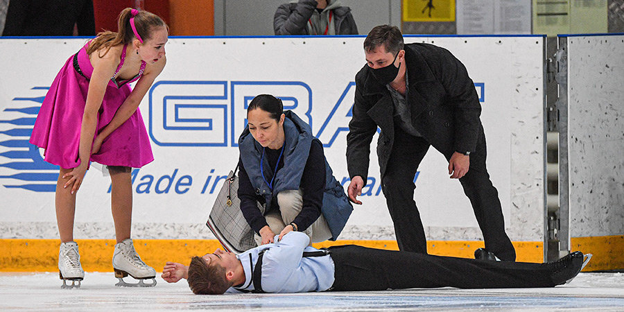 Серов получил сильное сотрясение мозга в результате падения на этапе Кубка России. Он покинул лед на носилках