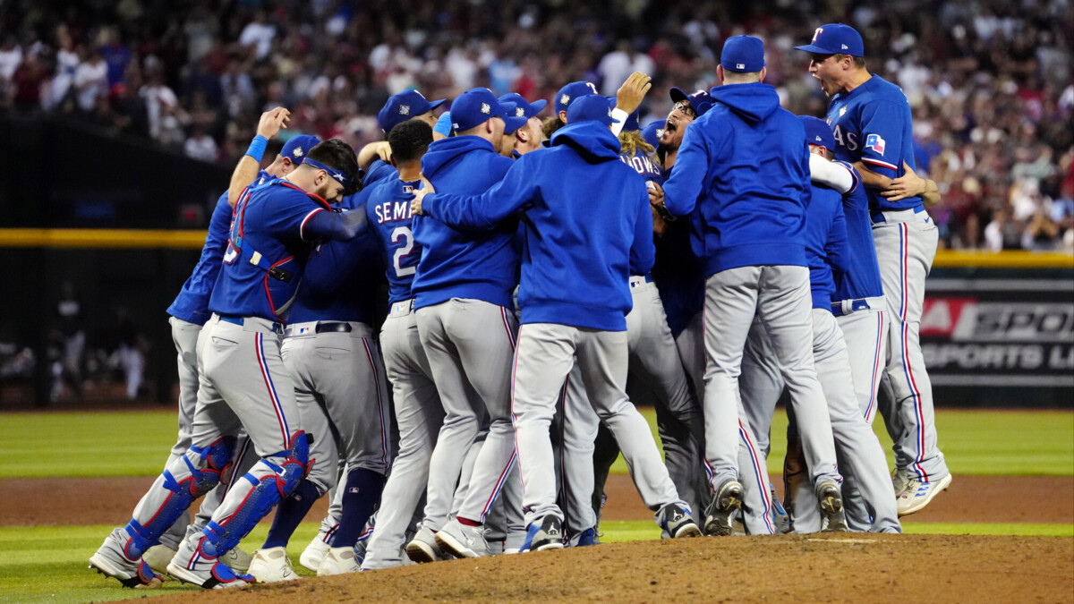 Бейсболисты «Техас Рейнджерс» впервые в истории выиграли Мировую серию MLB