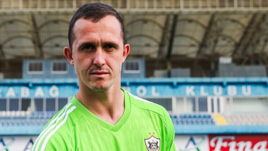Вратарь «Карабаха» Лунев получил травму и был заменен в матче Лиги Европы с «Байером»