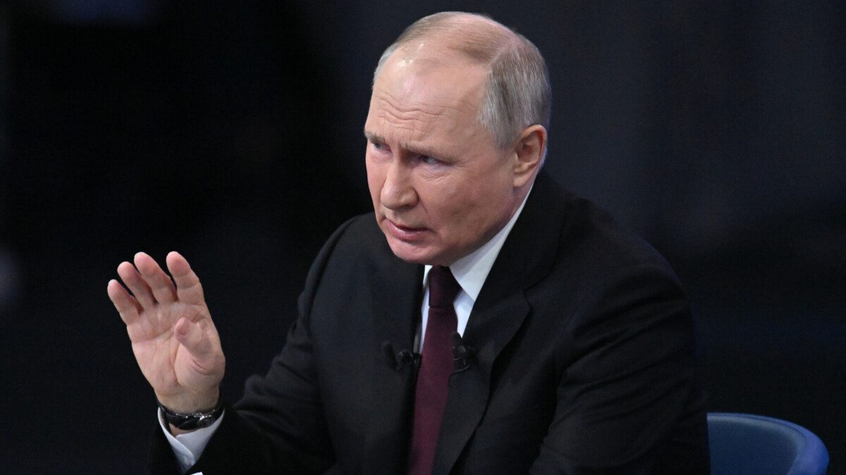 Путин поручил представить предложения об эффективном взаимодействии общероссийских федераций с международными спортивными федерациями