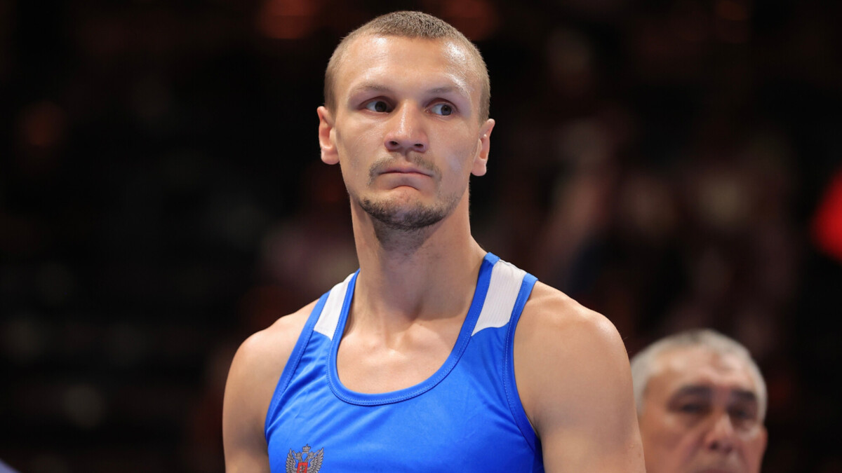 Россиянин Попов вышел в полуфинал чемпионата мира по боксу в ОАЭ