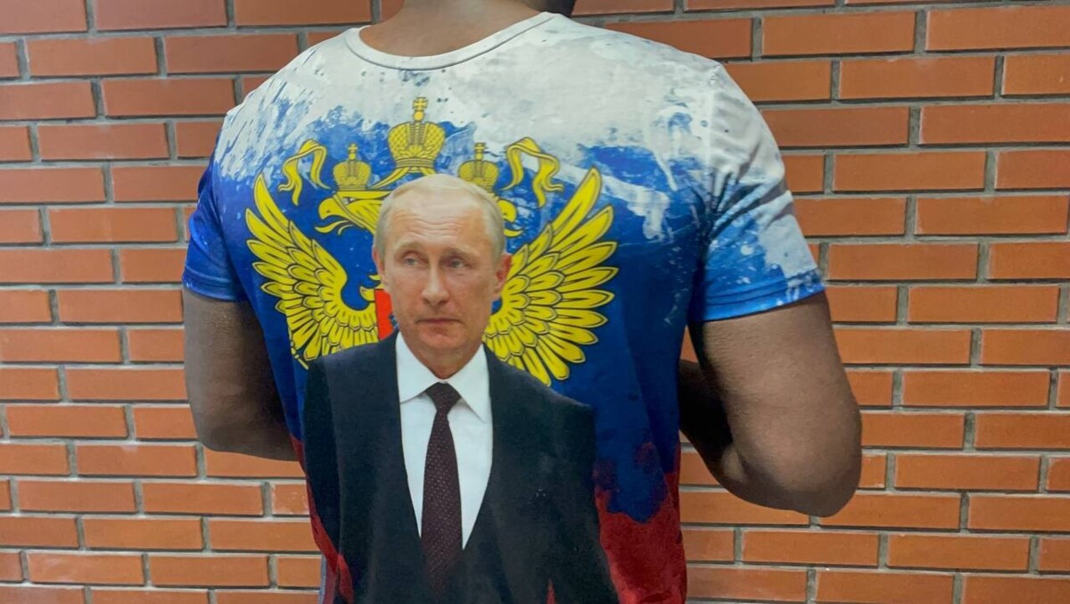 Боксер Джонсон: «Если встречусь с Путиным, скажу ему, что он лучший и величайший»