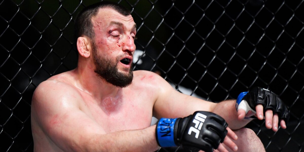 Россиянин Салихов проиграл китайцу Ли Цзинляну на турнире UFC Fight Night в Нью-Йорке