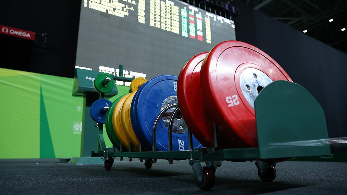 Пятеро российских тяжелоатлетов временно отстранены из-за допинга
