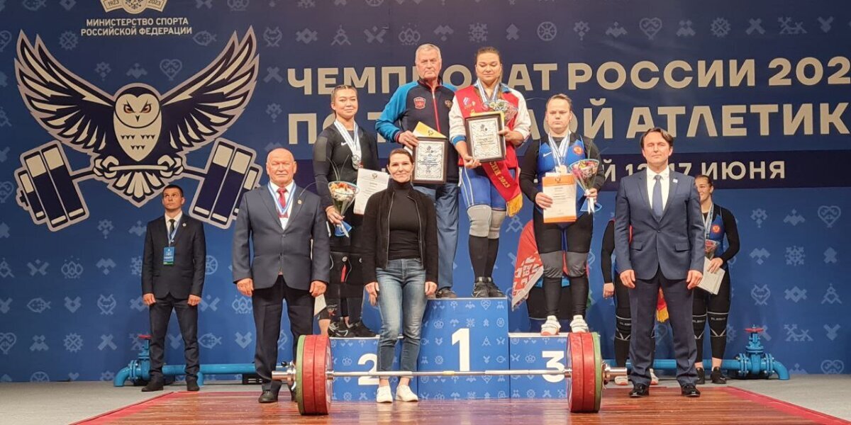 Призер Олимпиады Каширина победила на ЧР по тяжелой атлетике