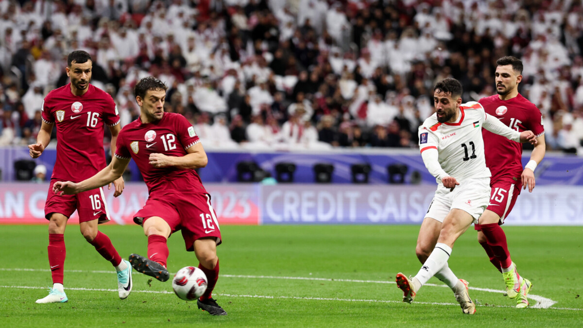 Сборная Катара по футболу вышла в четвертьфинал домашнего Кубка Азии