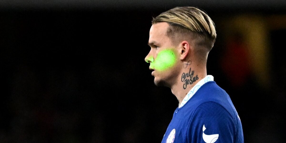 Арестован болельщик, светивший лазерной указкой в лицо Мудрику в матче с «Арсеналом»
