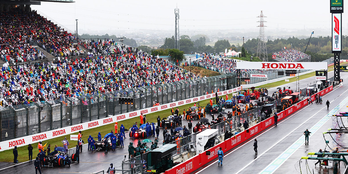 Гонка Гран-при Японии «Формулы‑1» возобновилась через два часа после приостановки