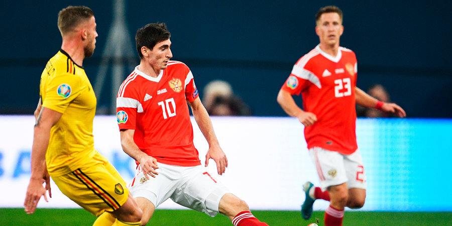 Защитник сборной Бельгии провел часть матча с Россией в футболке под чужой фамилией