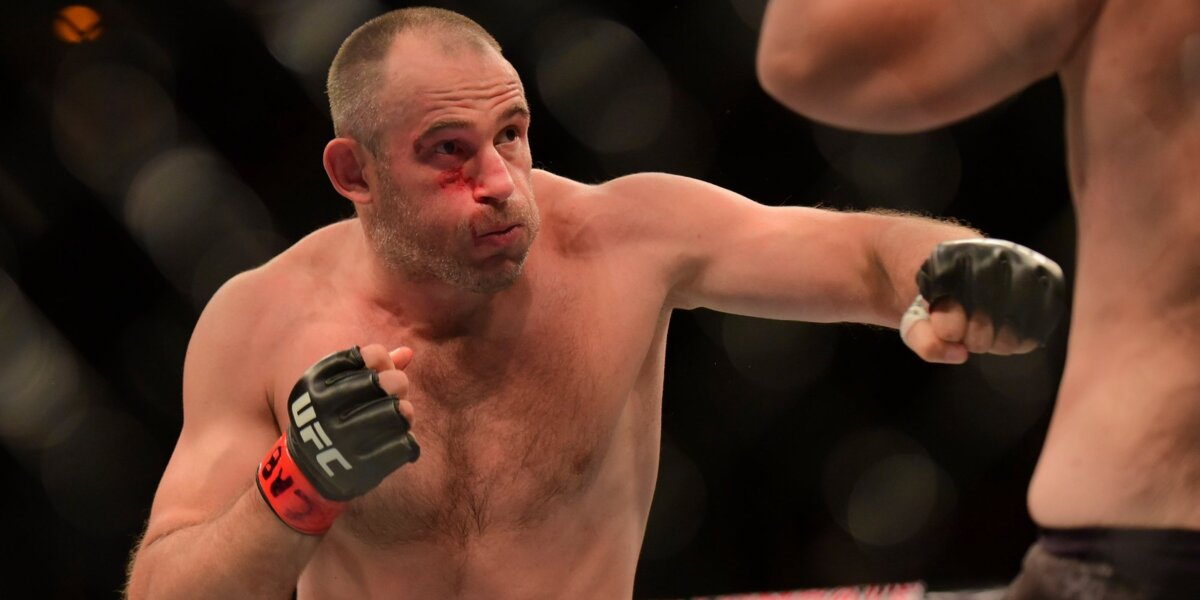 Олейник не исключил хирургического вмешательства после поединка на UFC 246